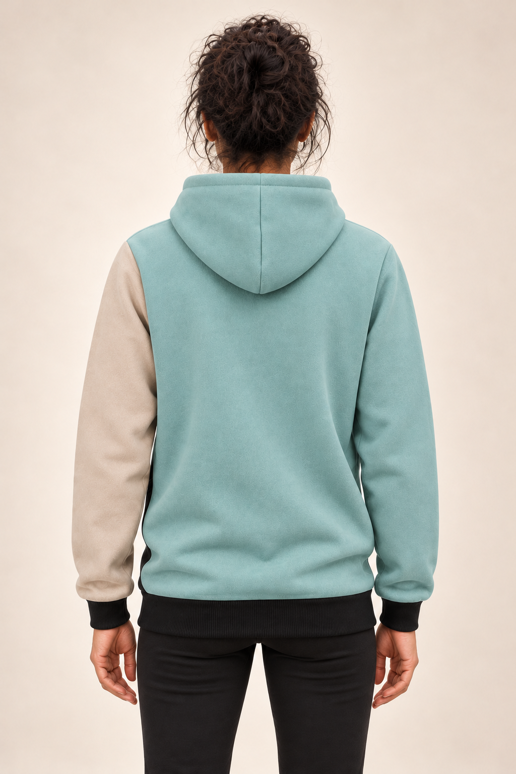Felpa con cappuccio BLOCK Atlas a 4 colori indossata da donna - retro - Rupe Clothing