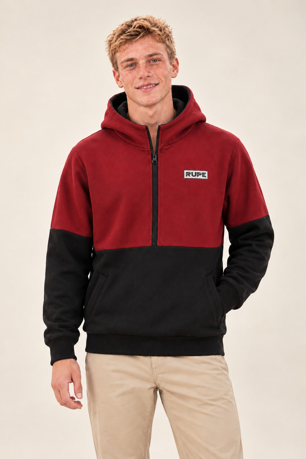 Felpa mezza zip con cappuccio PITCH Cricket indossata da uomo - fronte - Rupe Clothing